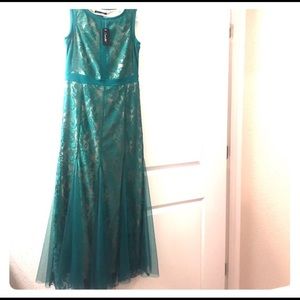 Brand new green lace dress 👗 😍🎊🎉